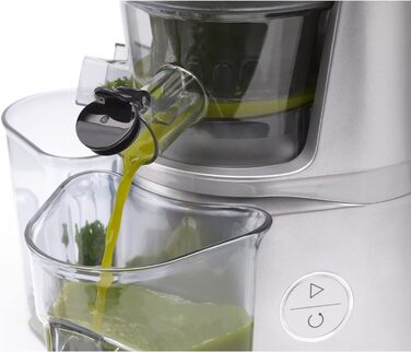 Соковижималка Espressions Smart Slow Juicer поставляється з контейнером для м’якоті, контейнером для соку та товкачиком. Глечик на 800 мл використовується для соку, а глечик на 1300 мл – для м’якоті.