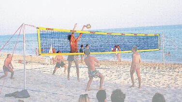 Сітка для пляжного волейболу Sunvolley стандартна / Водонепроникна, швидкознімна, висока міцність / Довжина 8,50 або 9,50 х 1,00 м / 10 см розмір сітки, 5 см окантовка / міцний поліестер 9,5