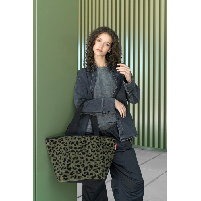 Сумка-шопер Reisenthel Shopper M Teddy Leo Olive – містка та стильна, з водовідштовхувального матеріалу