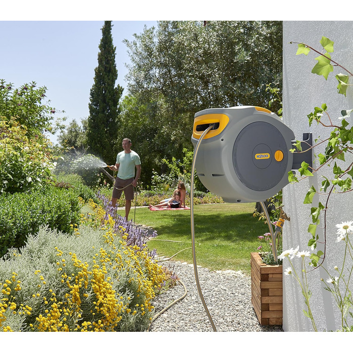 HOZELOCK Автоматичний шланг на котушці Auto Reel 40 м: автоматичне змотування, проста установка. В комплекті: шланг-розпилювач, з'єднувачі, 40 м шланга Hozelock та кріплення. 5 років гарантії [2595R0000] (45 x 49 x 28.4 см)