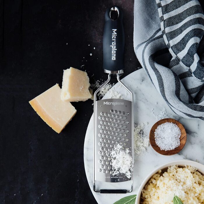Мікроплан Зірковий ніж кухонна тертка для сиру, цитрусових, шоколаду, імбиру, мускатного горіха та кориці, чорна з нержавіючою сталлю, Made in USA