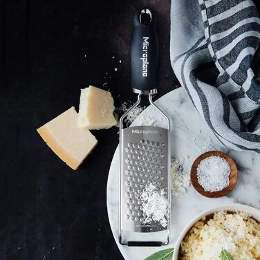 Мікроплан Зірковий ніж кухонна тертка для сиру, цитрусових, шоколаду, імбиру, мускатного горіха та кориці, чорна з нержавіючою сталлю, Made in USA