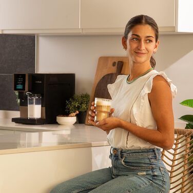 Кавомашина автоматична Cecotec Cremmaet Compactccino Black Rose, 19 bar, Thermoblock, молочник, подрібнювач зерен, 1,1 л резервуар для води