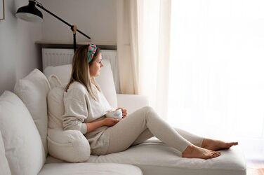 Подушка для спини з підлокітниками Flumi для читання, перегляду телевізора та відпочинку. Зручна подушка для ліжка та дивана з знімним чохлом, м'яка піна, з ручкою (Бежевий Boucle)