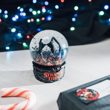 Різдвяна прикраса Stranger Things Snow Globe 8x10x8 см - Офіційний мерч