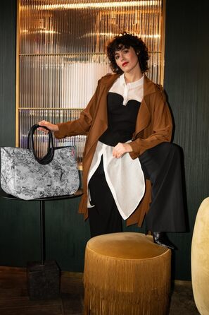 Сумка Reisenthel Loopshopper L – містка та стійка, з відділеннями з перероблених PET-пляшок, водонепроникна, сіра (Jacquard Grey)