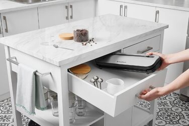 Вакууматор для продуктів Foodsaver FFS005X з вбудованим відсіком для рулонів, різаком та режимом для делікатних продуктів, комплект вакуумних пакетів