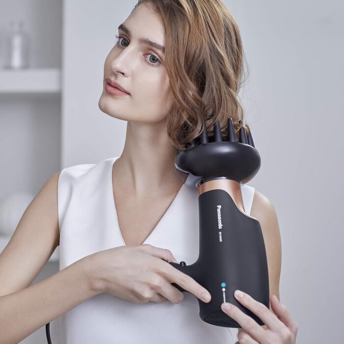 Фен Panasonic EH-NA65CN Nanoe з насадкою для дифузії, насадкою для швидкої сушки та укладки, 3 швидкості та 4 температурні режими, для блискучого волосся, 2000 Вт, ергономічний дизайн, рожеве золото