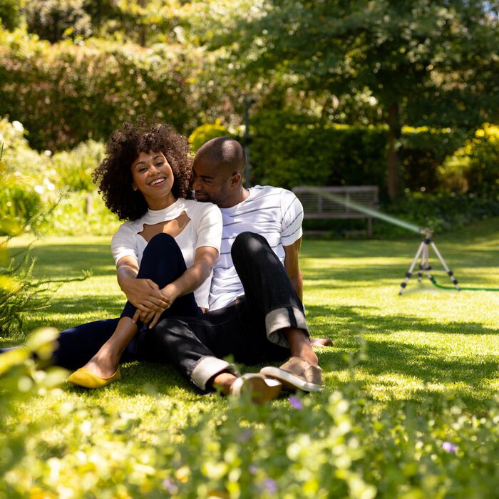 Розпилювач для поливу з металевим триногим стійкою