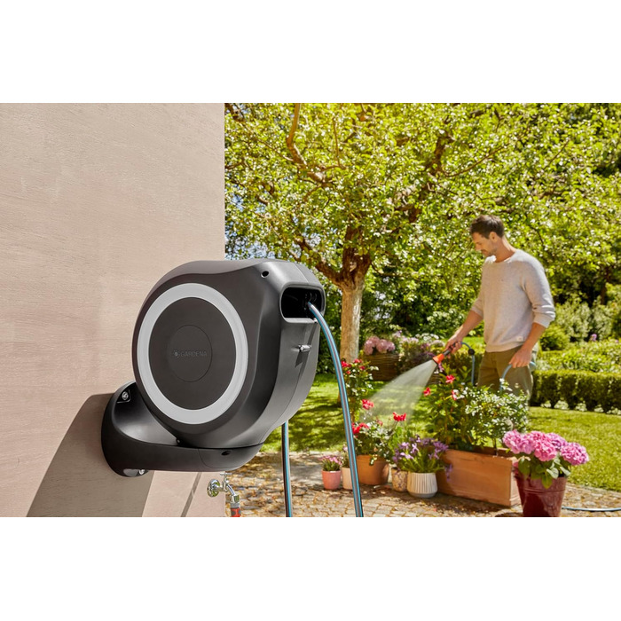 Шланг садовий Gardena RollUp M 20 м: гнучкий, з кріпленням на стіні, з розпилювачем, 20 м