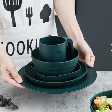 Набір посуду Kyraton з 20 предметів: тарілки, чашки, миски. Неймовірно міцний, легкий, для кемпінгу. Безпечний для миття в посудомийній машині. Підходить для 4 осіб (темно-зелений)