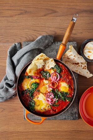 LE CREUSET сковорода жаровня з чавуну з дерев'яним ручками 28 см, колір 'Огневий Рубін'