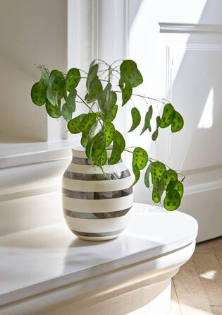 Ваза Kähler Omaggio, чорна, H12.5 см - оригінальний дизайн з ручним розписом