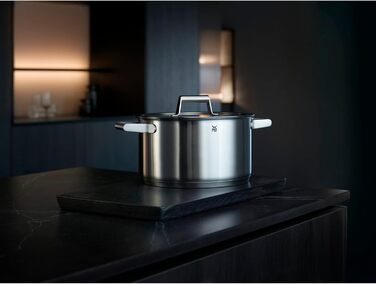 Каструля з ручкою WMF Comfort Line 16 см без кришки, 1,4 л, Cromargan® нержавіюча сталь, з маркуванням об'єму, для індукційних плит