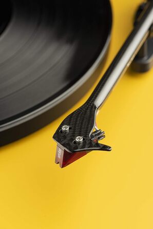 Вініловий програвач Pro-Ject Debut Carbon EVO з карбоновим тонармом, електронним перемикачем швидкостей і картриджем Ortofon 2M Red (сатиновий жовтий)
