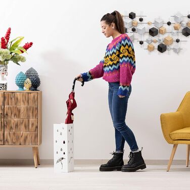 Підставка для парасольки Baroni Home з металу, біла, з декоративним різьбленням, з гачками та знімним піддоном для води - для дому та офісу, 15,5x15x49 см