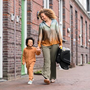 Автокрісло Maxi-Cosi Tanza i-Size, 3,5-12 років, 100-150 см, регулювання підголівника, портативне, з G-CELL захистом, Full Black