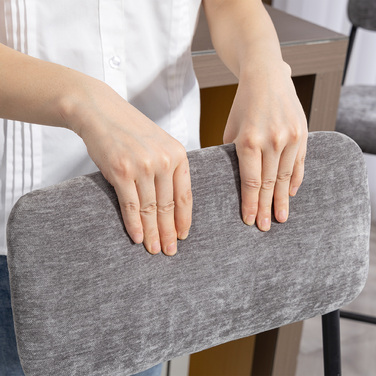 Набір з 2 барних стільців з м'яким сидінням, ідеально підходять для кухонної стільниці, домашнього бару. Мають спинку, підставку для ніг, оббивка з тканини, сталевий каркас, сірого кольору.