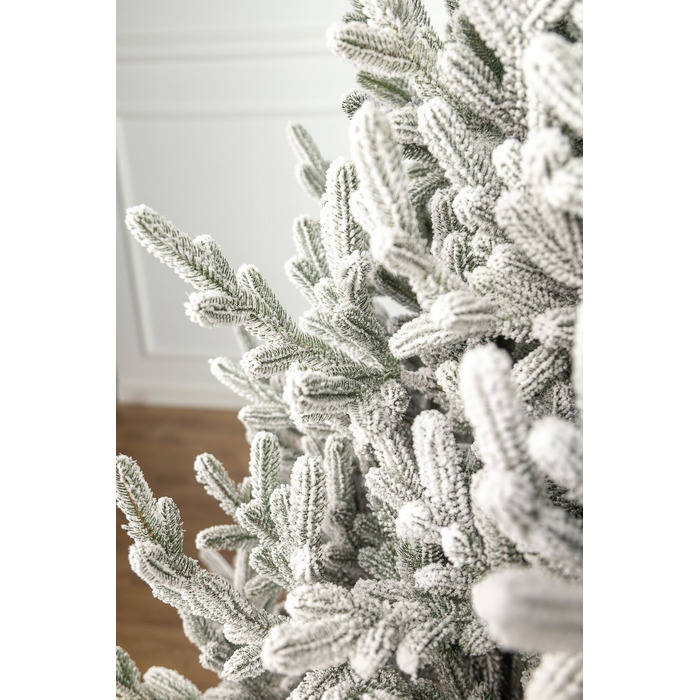 Ялинка лита 'Віденська' ЗАСНІЖЕНА 2,30м