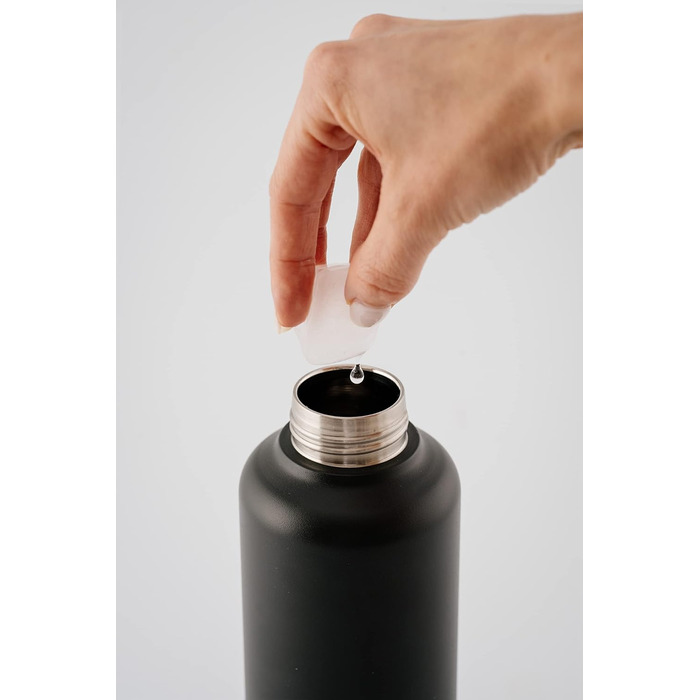 Ізольована пляшка для води EQUA Timeless з подвійними стінками, з нержавіючої сталі, 24 години холодної або до 12 годин гарячої, без бісфенолу А, герметична, міцна, багатофункціональна (600 мл, темна)