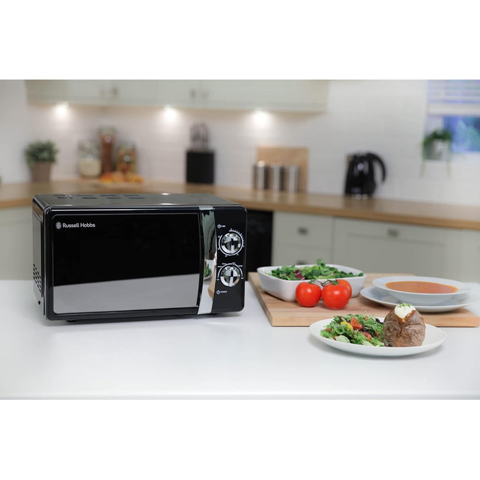 Мікрохвильова піч Russell Hobbs RHMM701C Solo 17л, 700 Вт, чорна: розморожування, таймер, 5 рівнів потужності