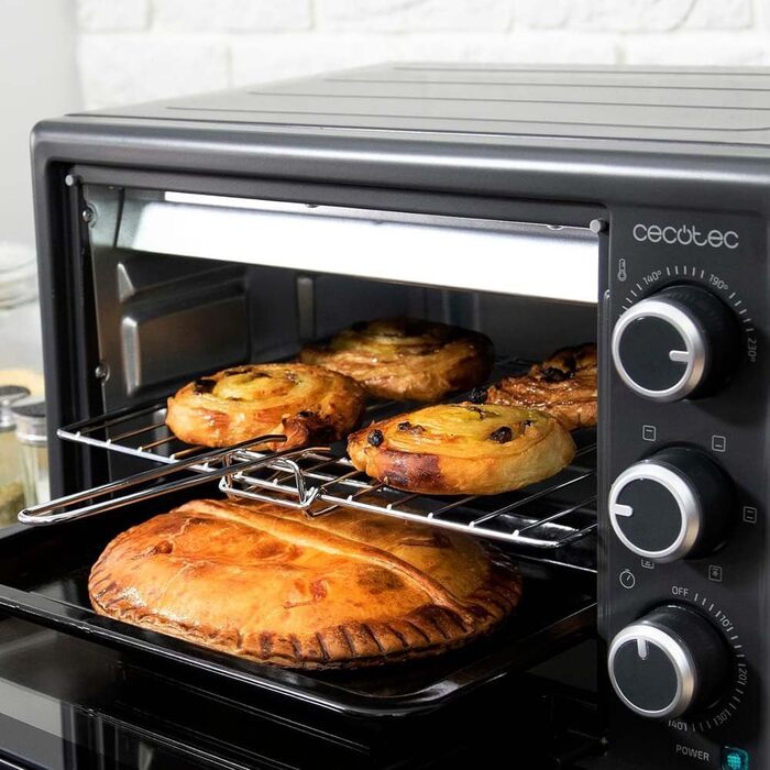 Мультифурна Cecotec Bake&Toast 1090 Black: 1000 Вт, 26 л, таймер, регулювання температури до 230ºC, решітка-гриль, лопатка, комплект