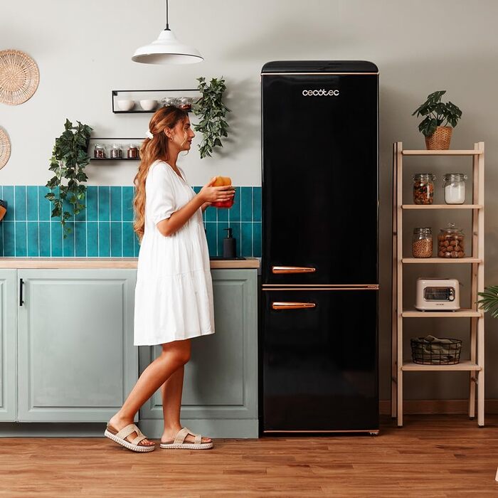 Міні-холодильник Cecotec Bolero CoolMarket TT Origin 45: 300л, LED, відкривачка, чорний, вінтажний стиль