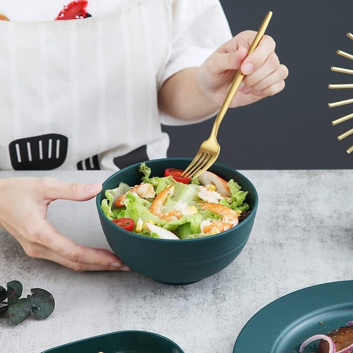 Набір посуду Kyraton з 20 предметів: тарілки, чашки, миски. Неймовірно міцний, легкий, для кемпінгу. Безпечний для миття в посудомийній машині. Підходить для 4 осіб (темно-зелений)