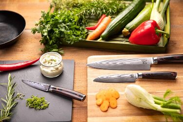 Набір кухонних ножів Дамаск 3 шт. (32, 24, 20 см) з каменем для заточування, дерев'яною ручкою, захистом леза та подарунковою коробкою. Перевірено TÜV, 62 HRC, сталь Дамаск з 67 шарів.