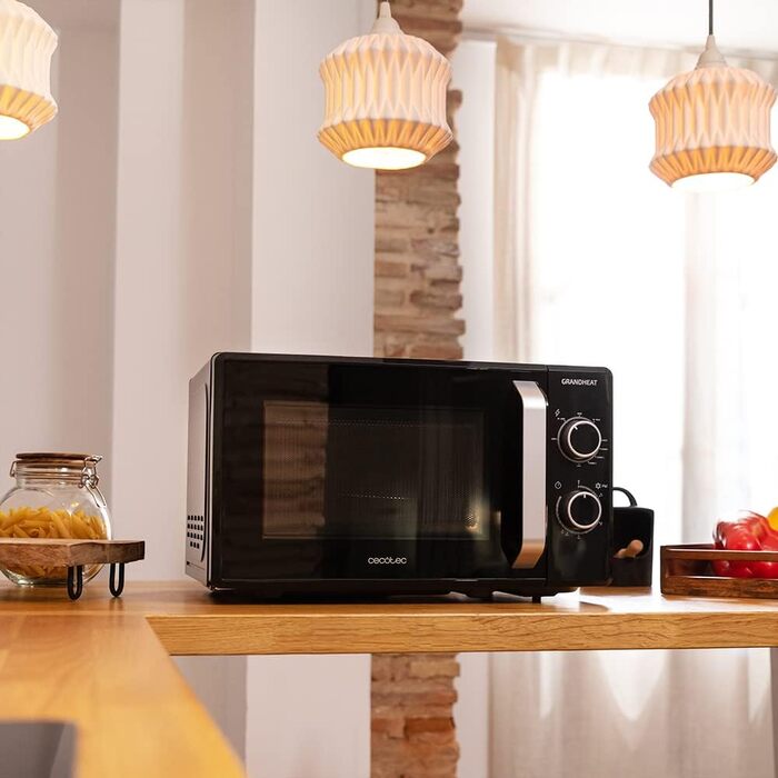 Мікрохвильова піч Cecotec ProClean 3030 20л, 700Вт, чорна: з грилем, покриттям Ready2Clean, 6 рівнів потужності, таймер 30хв