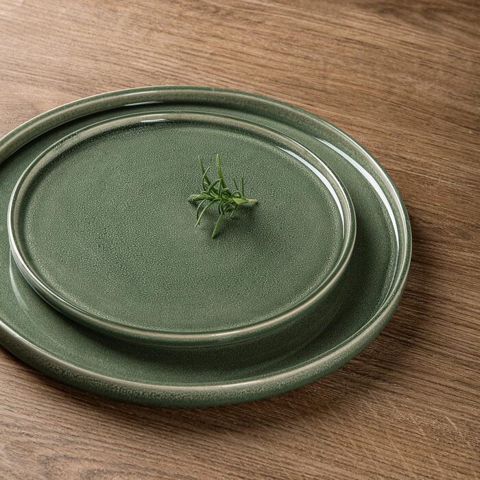 Сервіз GBHOME 4 шт. з кераміки, круглі тарілки та миски з реактивним склом, надзвичайно стійкий до сколів та тріщин, придатний для миття в посудомийній машині та використання в мікрохвильовій печі, матовий чорний оливковий зелений (12 шт.), Сервіз для 4 (