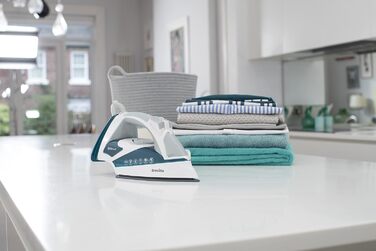 Праска Breville Powersteam 2600W з керамічною підошвою, 220г парового удару, вертикальним паровим струменем, автовимкнення, білий/блакитний