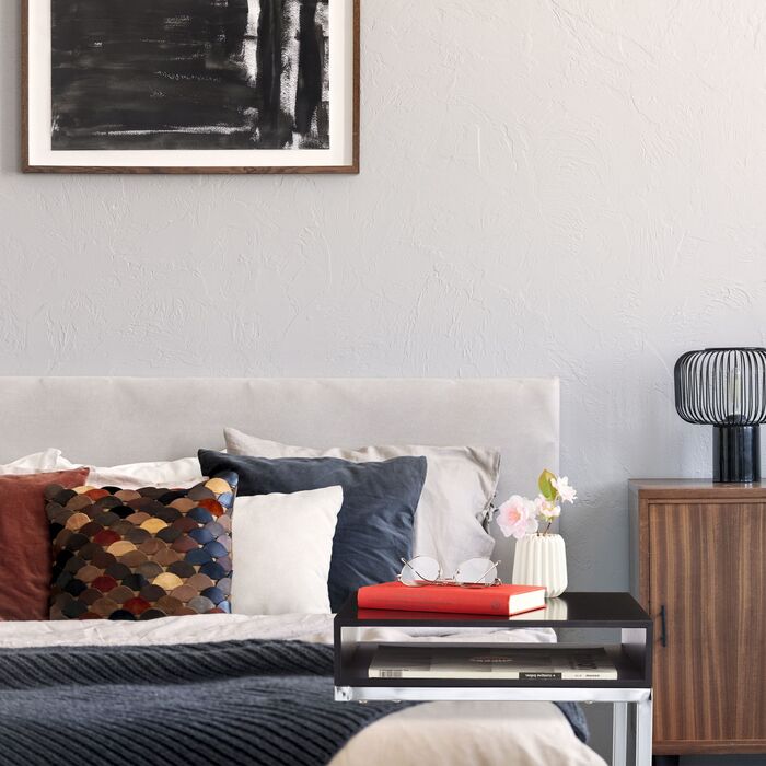 Зручний приставний столик Relaxdays у формі 'С' з полицею