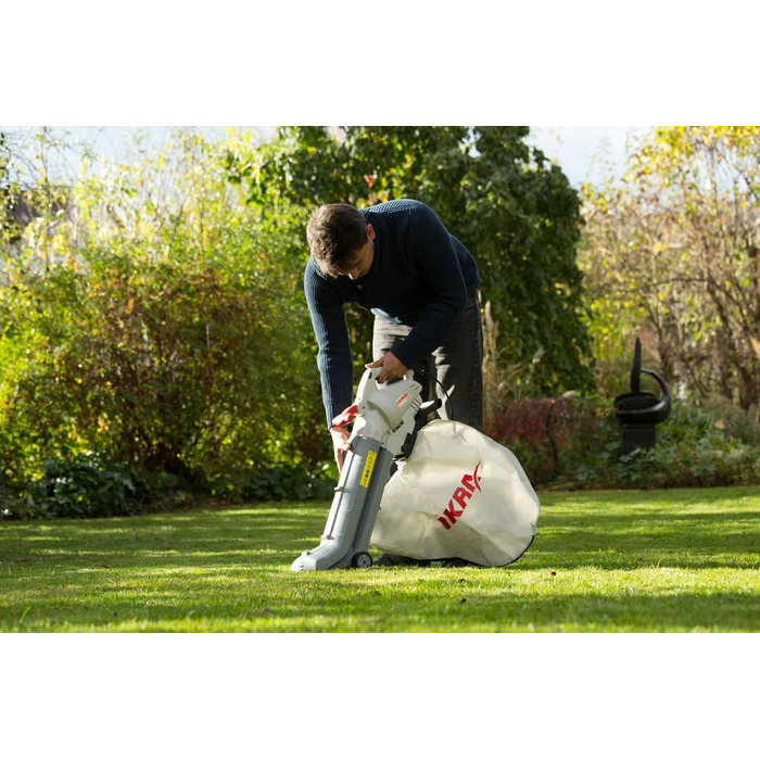 IKRA 74204030 Електричний 3-в-1: пилосос для листя, повітродувка, подрібнювач листя IBV 2800 E, об'єм контейнера 45л, швидкість повітря 275 км/год, 2800 Вт, 230 В, сірий/червоний/чорний