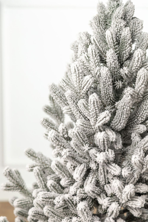 Ялинка лита 'Віденська' ЗАСНІЖЕНА 2,30м