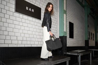 Сумка Reisenthel Loopshopper L – містка, з відділеннями, з перероблених PET-пляшок, золотий (Mesh Black)