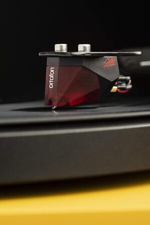 Програвач вінілу Pro-Ject Debut Carbon EVO з карбоновим тонармом, електронним перемикачем швидкості та голкою Ortofon 2M Red, глянцевий чорний