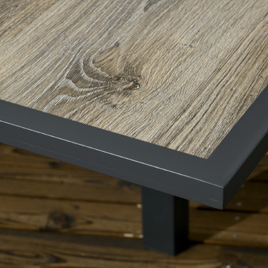 Розкладний садовий стіл з алюмінієвим каркасом та імітацією текстури дерева, розміром 160 x 80 x 75 см. Легкий у догляді.