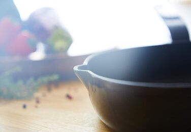 Lagostina Tradizione: сковорода-гриль з емальованого чавуну 26x26 см, для індукції, газу та духовок до 220°C, для м'яса, риби, хліба