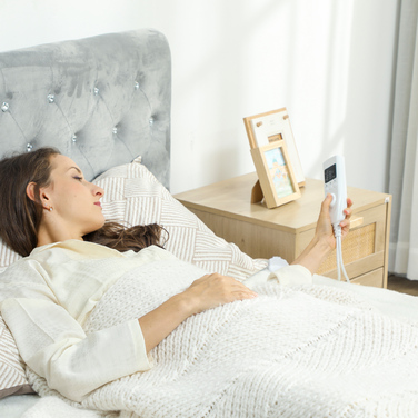 Електрична ковдра з двозонним регулюванням температури 160 x 140 см, яку можна прати в пральній машині, з 5 рівнями нагріву, таймером на 10 годин та захистом від перегріву.