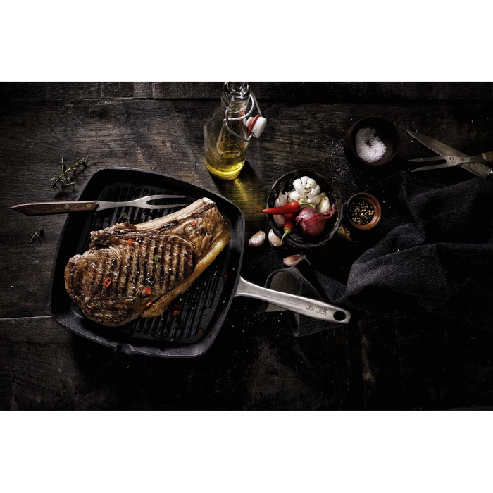 Чавунна сковорода-гриль SKOTTSBERG 28 x 28 см, високоякісна сковорода з квадратним обсмажуванням, виготовлена на заводі, ідеально підходить для приготування стейка або жаркого на сковороді.