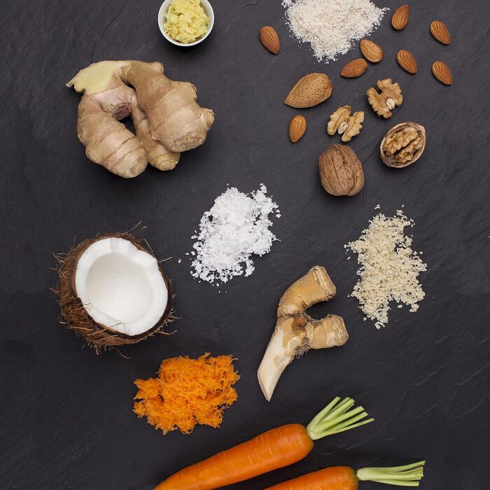 Терка кухонна Microplane Grob для сиру, моркви, імбиру, кокосу та хріну, червона з нержавіючою сталлю, Made in USA