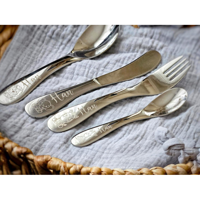 Дитячий набір столових приборів з гравіюванням імені | Персоналізований посуд для дітей | Подарунок на хрещення, день народження | Тема: Сафарі, Екскаватор