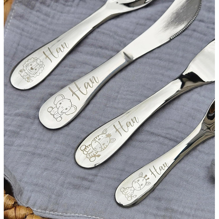 Дитячий набір столових приборів з гравіюванням імені | Персоналізований посуд для дітей | Подарунок на хрещення, день народження | Тема: Сафарі, Екскаватор