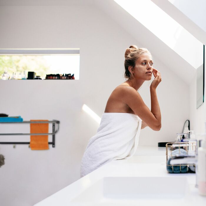 Настінна вішалка Relaxdays з полицею