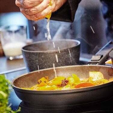 Сковорода Berndes з алюмінієвого лиття, коричнева, 32 см