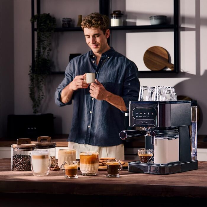 Кавомашина Cecotec Halbautomatische Express-Kaffeemaschine Power Espresso 20 ColdBrew Latte: 1350 Вт, 20 бар, холодний/теплий/гарячий, сенсорний екран, 1.5 л резервуар для води, 500 мл молока, підігрівач чашок, подвійний портафільтр