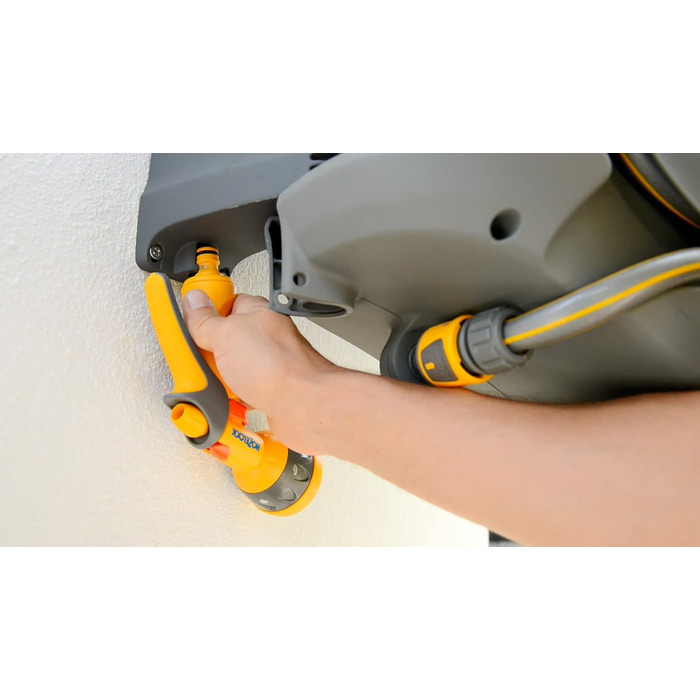 HOZELOCK Автоматичний шланг на котушці Auto Reel 40 м: автоматичне змотування, проста установка. В комплекті: шланг-розпилювач, з'єднувачі, 40 м шланга Hozelock та кріплення. 5 років гарантії [2595R0000] (45 x 49 x 28.4 см)