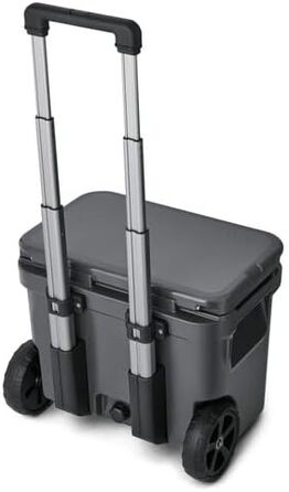 Чорний холодильник на колесах YETI Roadie 32 - ізольований, міцний, для кемпінгу та подорожей