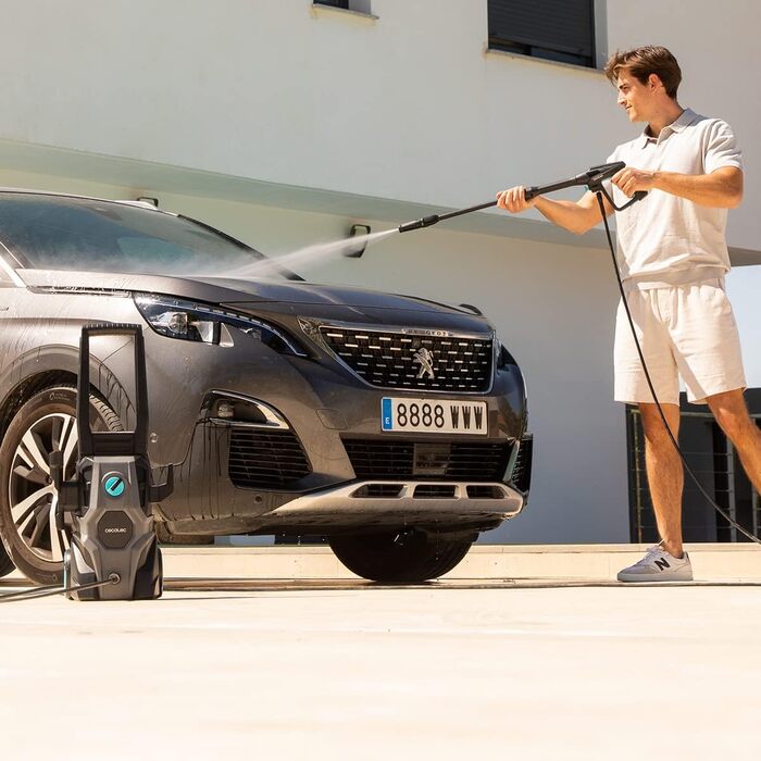 Мийка високого тиску Cecotec HydroBoost 1400 Essential: для дому, саду та авто, 105 бар, 426 л/год, 9 м радіус дії, 1400 Вт, 2 насадки + пляшка для миючого засобу